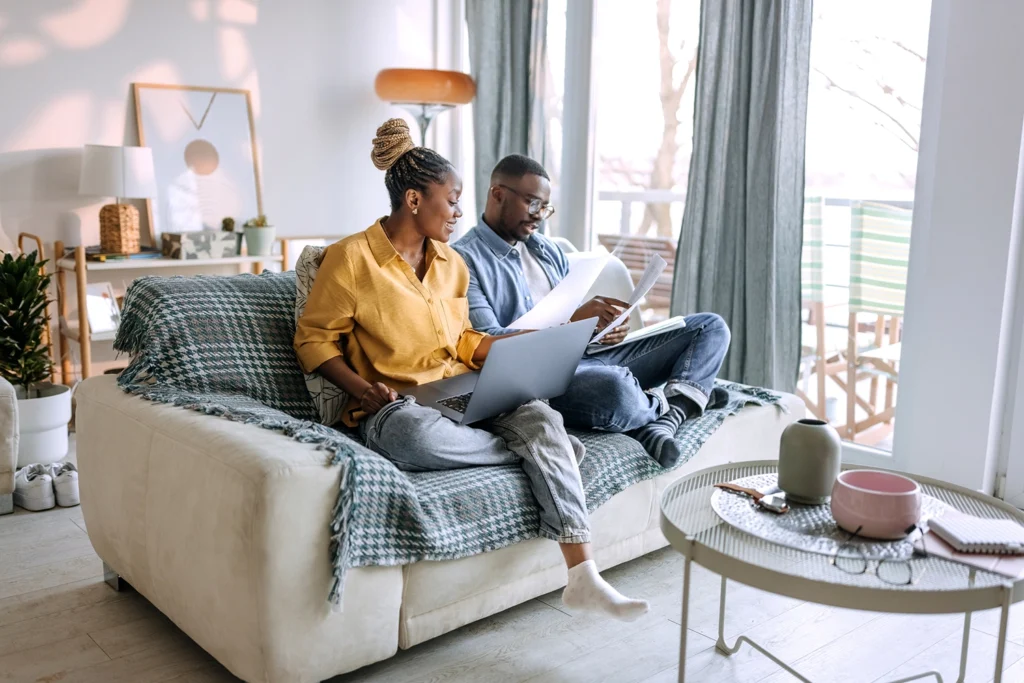 Country-Bank-couple-sitting-on-couch-looking-at-computer