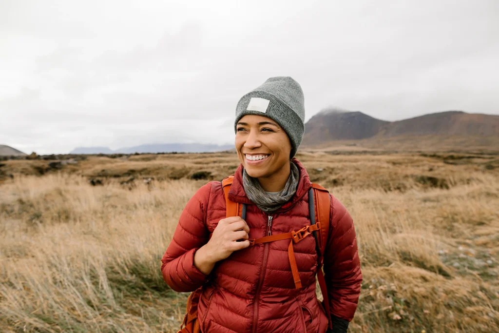 Country-Bank-smiling-woman-backpacking-in-nature