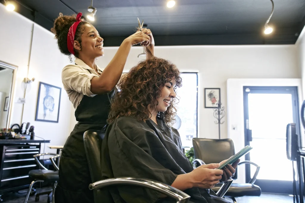 Country-Bank-woman-cuts-hair-of-client-at-hair-salon